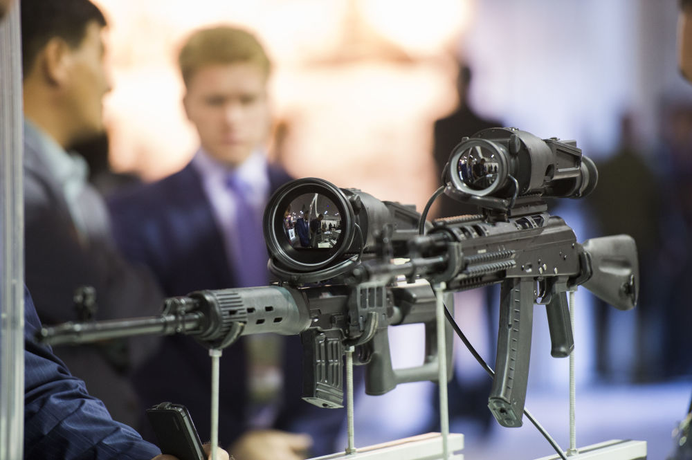 نمونه های  تسلیحات  مدرن نوری در دهمین نمایشگاه  بین المللی Russia Arms EXPO 2015