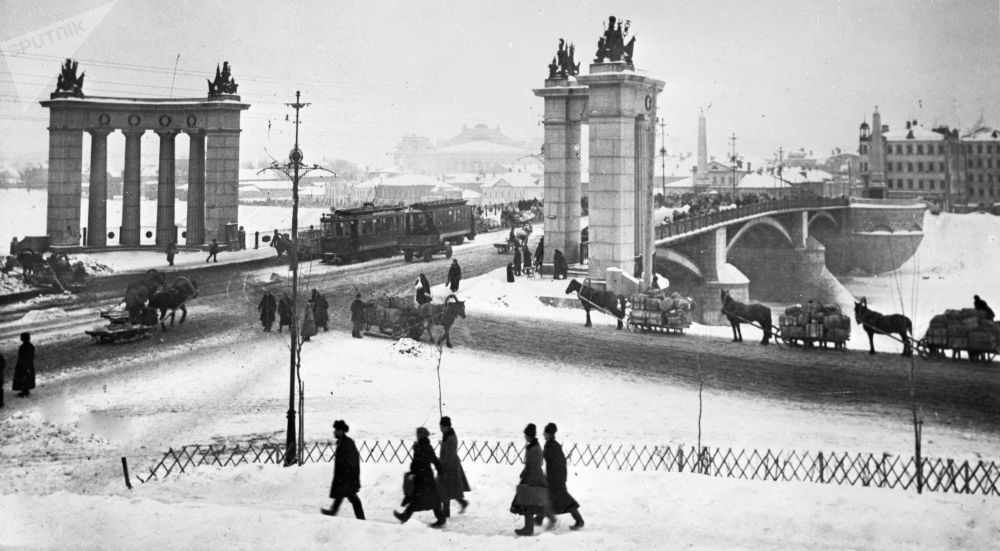 پل بارادینسکی در مسکو ۱۹۲۵